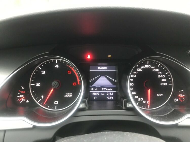 2010 Audi A5 2.7 TDI Sportback DPF multitronic Lane assist Xenon Plus - Image 4