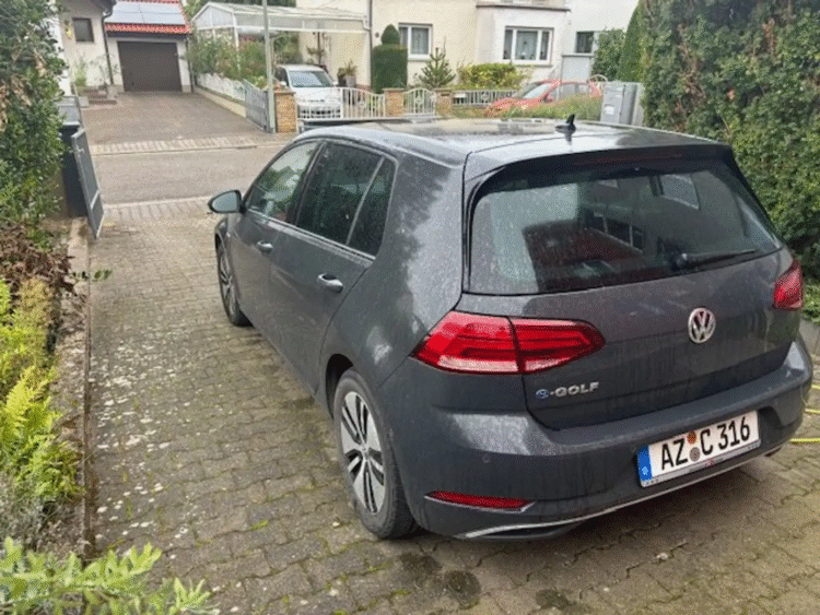 2020 Volkswagen Golf e-Golf e-Golf - Image 11