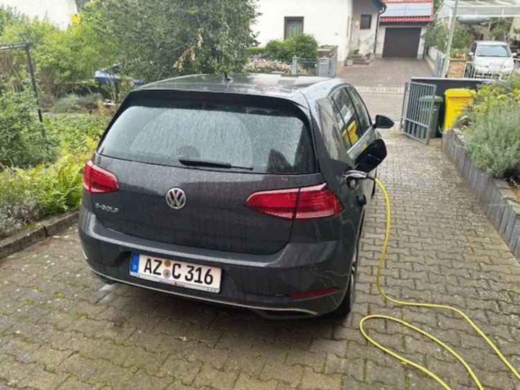 2020 Volkswagen Golf e-Golf e-Golf - Image 10
