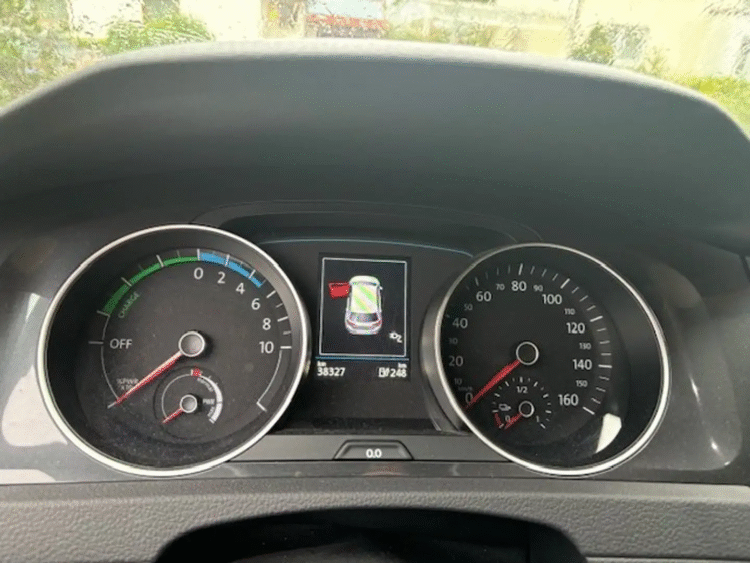 2020 Volkswagen Golf e-Golf e-Golf - Image 3
