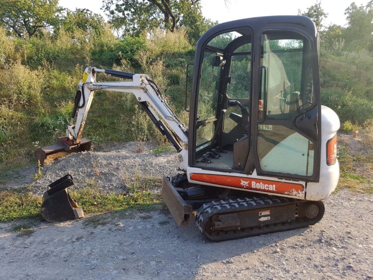 2005 Bobcat 322 mit Anhänger - Image 12