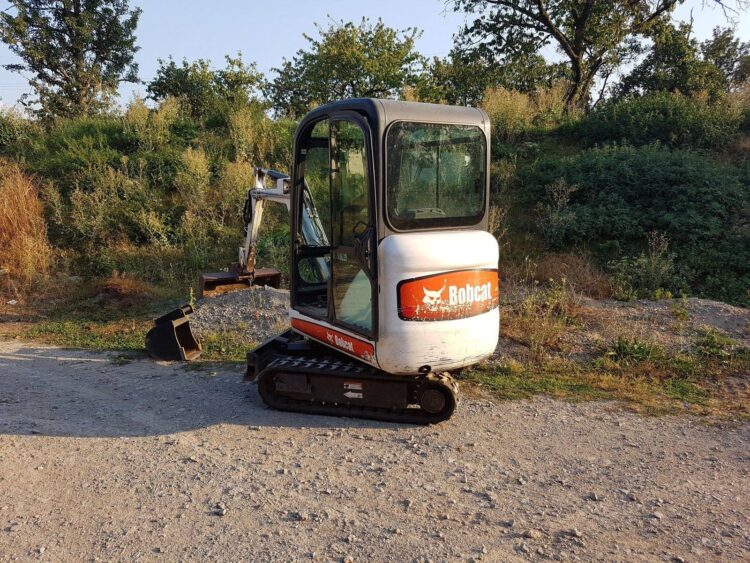 2005 Bobcat 322 mit Anhänger - Image 10