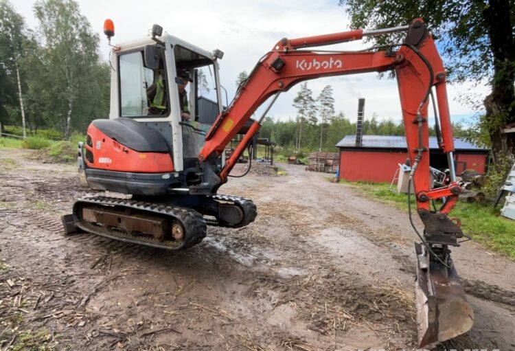 2004 Kubota KX61-3 mit 4 Schaufeln - Image 5