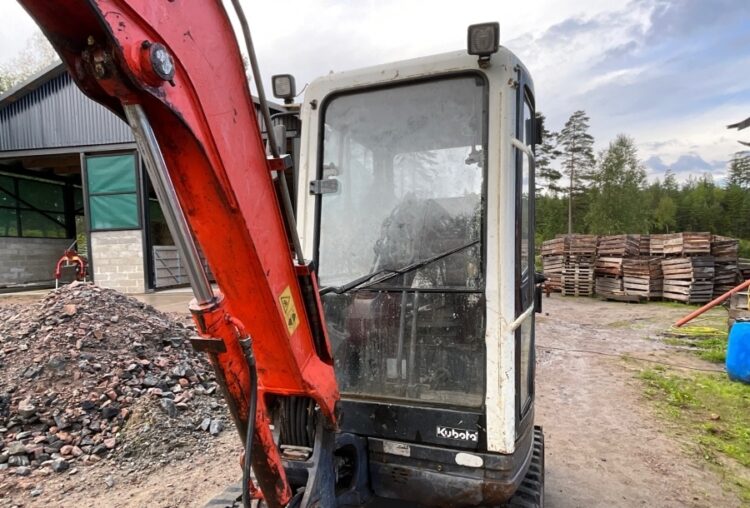 2004 Kubota KX61-3 mit 4 Schaufeln - Image 14