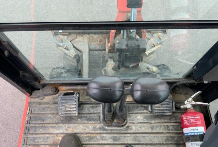 2015 Kubota KX019-4 mit Anbaugeräten und Anhänger - Image 17